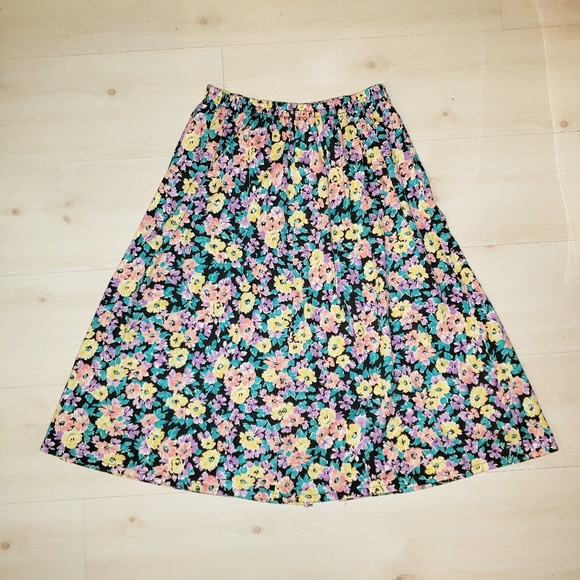 Charts Clothing Company Dresses & Skirts - Vintage 80s Floral A-Line Skirt w/ side pockets